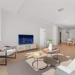 Stylish La Getaway Near Downtown - Prime Location On Wilshire Blvd!